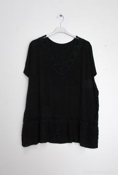 Immagine di CURVY GIRL VISCOSE SUMMER TOP WITH LACE DETAIL